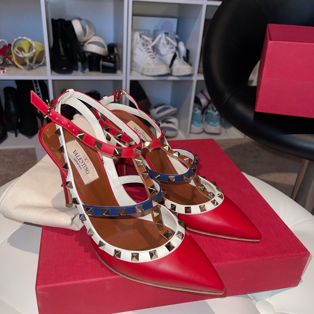 VALENTINO ROCKSTUD ANKLE STRAP PUMP 100 MM. 38.NEW.Great for upcoming holidays